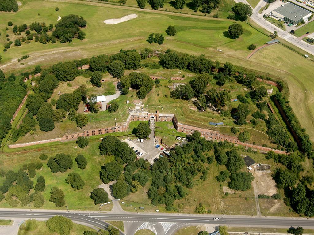 Twierdza Torun - Fort IV Экстерьер фото